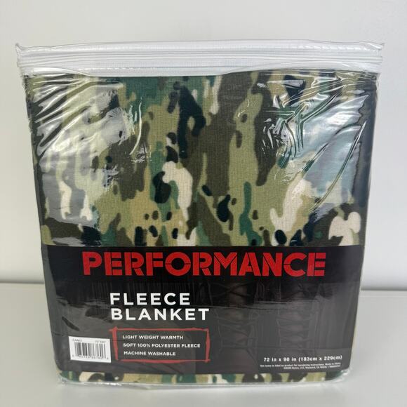 NIP Performance 100% Polyester Green Camo Camouflage Fleece Blanket 72" x 90" - Picture 1 of 5
